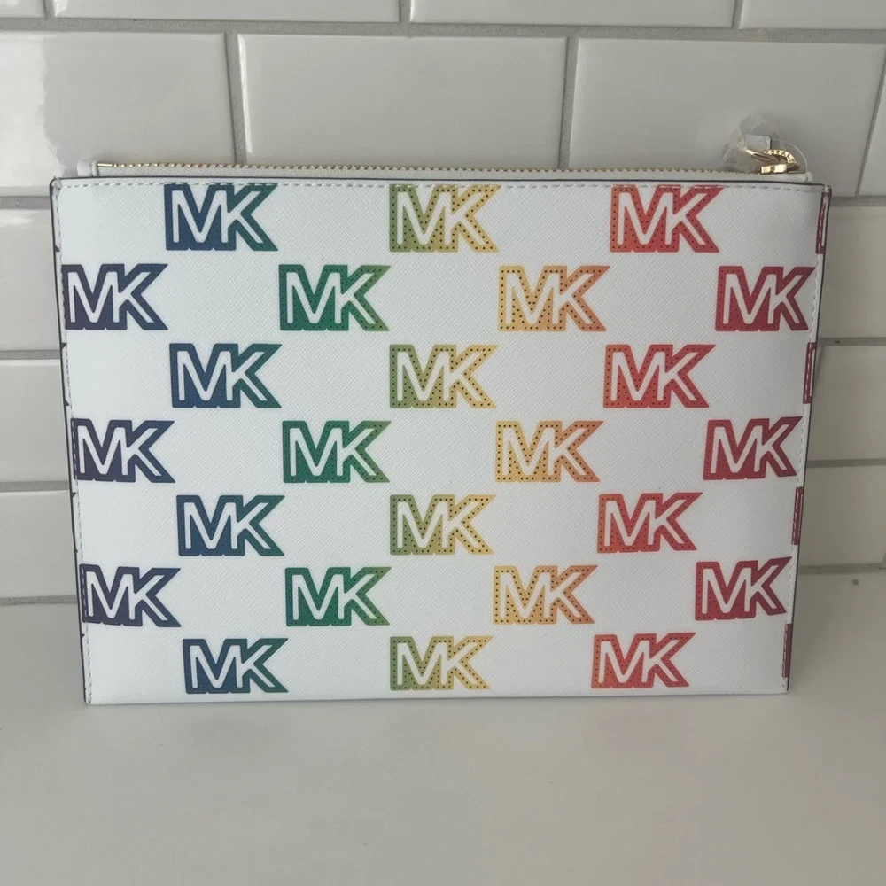 MICHAEL KORS Wristlet - Picture 4 of 13